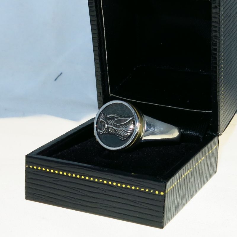 Black Dog Ring
