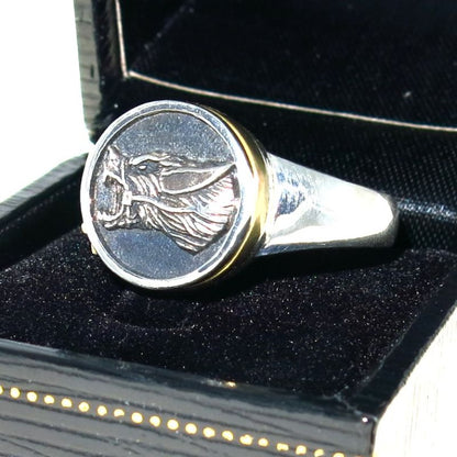 Black Dog Ring